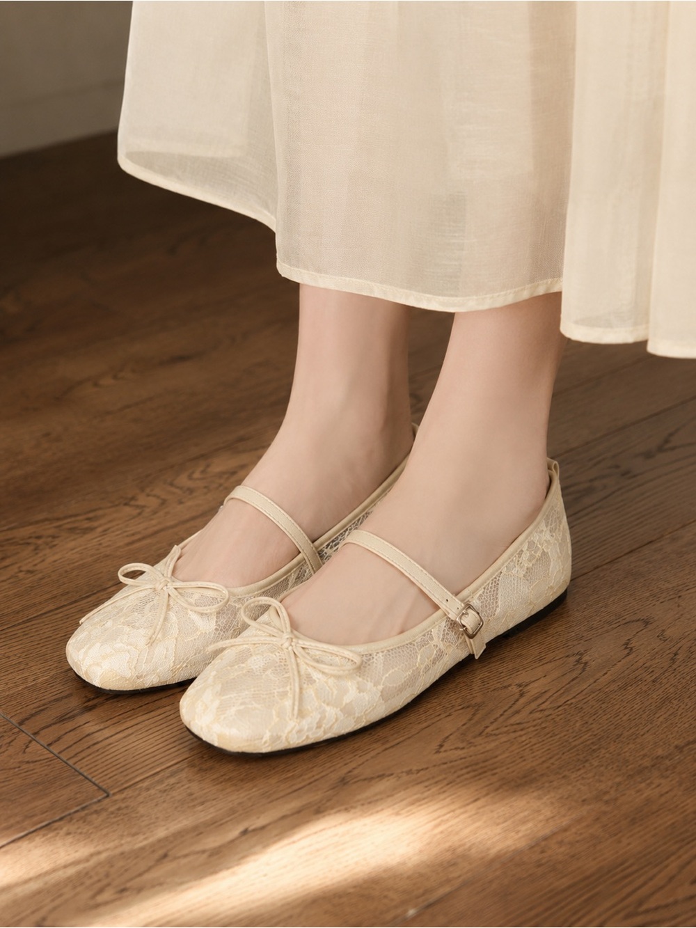 Lace Mary Jane Flats in Cream